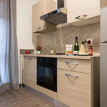 Ξενοδοχείο με διαμερίσματα Hh Hermoso Housing 2*