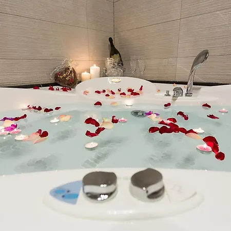 Hh Hermoso Housing Lejlighedshotel Alessandria